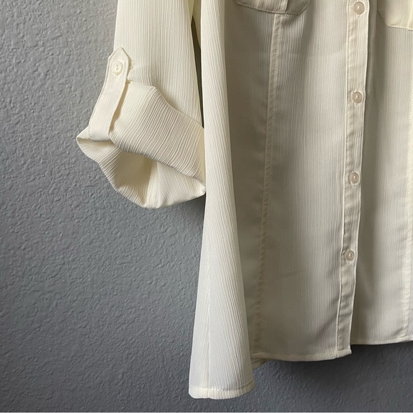 Coral Bay Woman’s Button Down Cream Blouse Small - Picture 4 of 10